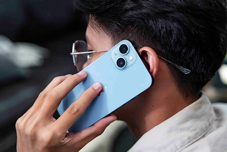 iPhone 14 có giá khoảng từ 13,6 triệu đồng cho bản mới 100%.