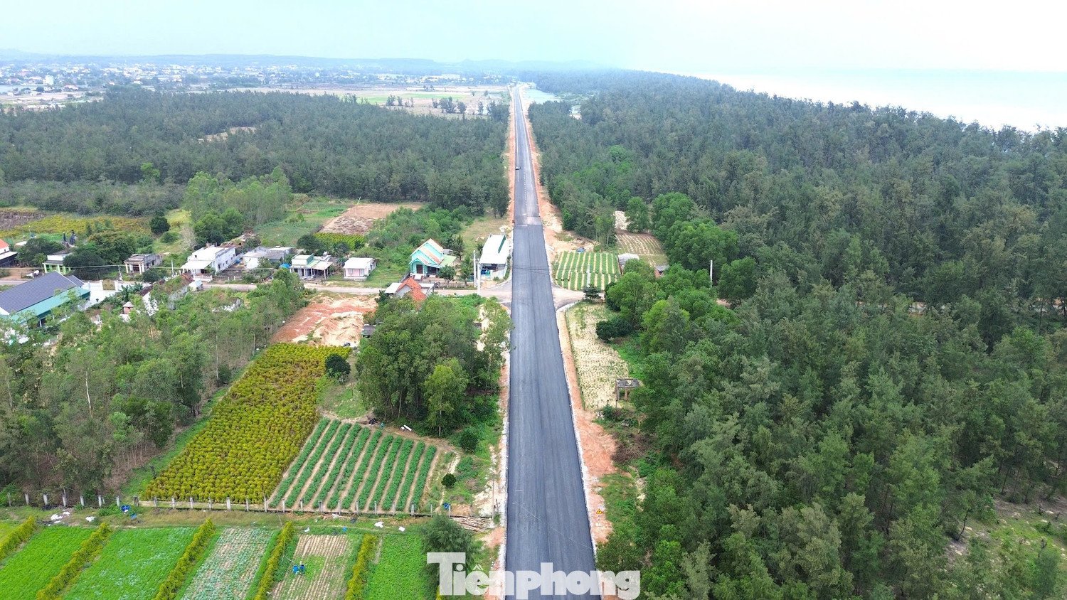 Dự án được Chủ tịch UBND tỉnh Quảng Ngãi phê duyệt năm 2022, triển khai trong giai đoạn 2022 - 2025. Đầu tư kết nối các đoạn tuyến đường ven biển đang xây dựng theo trục Bắc - Nam.