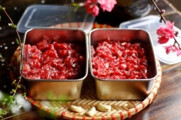 Vì sao thịt bò xào vẫn dai dù ướp kỹ?