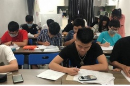 Chờ chốt môn thi thứ 3, học sinh lớp 9 vẫn ôn tất cả các môn