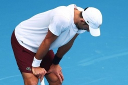 Djokovic bỏ dở buổi tập vì khó thở