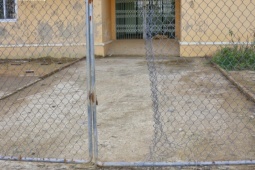 Bên trong chung cư 'ma' bỏ hoang hơn thập kỷ ở Huế