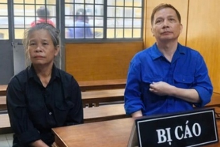 Trưởng phòng sân bay về hưu và phi vụ "hạ cánh không an toàn" cùng người tình