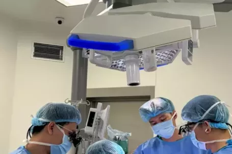 Cô gái trẻ mất lưỡi vì chủ quan với vết sùi nhỏ