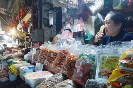 Đìu hiu chợ Tết, người mua lo ngại an toàn