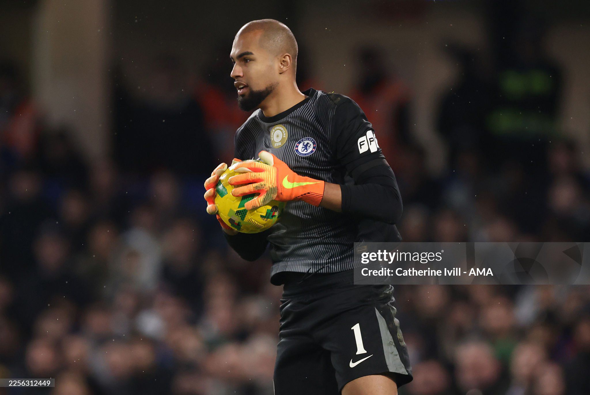 Robert Sanchez "tấu hài"&nbsp;tới hai lần trong một trận đấu