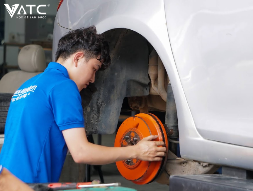 Cơ hội lập nghiệp từ nhu cầu thật của nghề sửa chữa ô tô