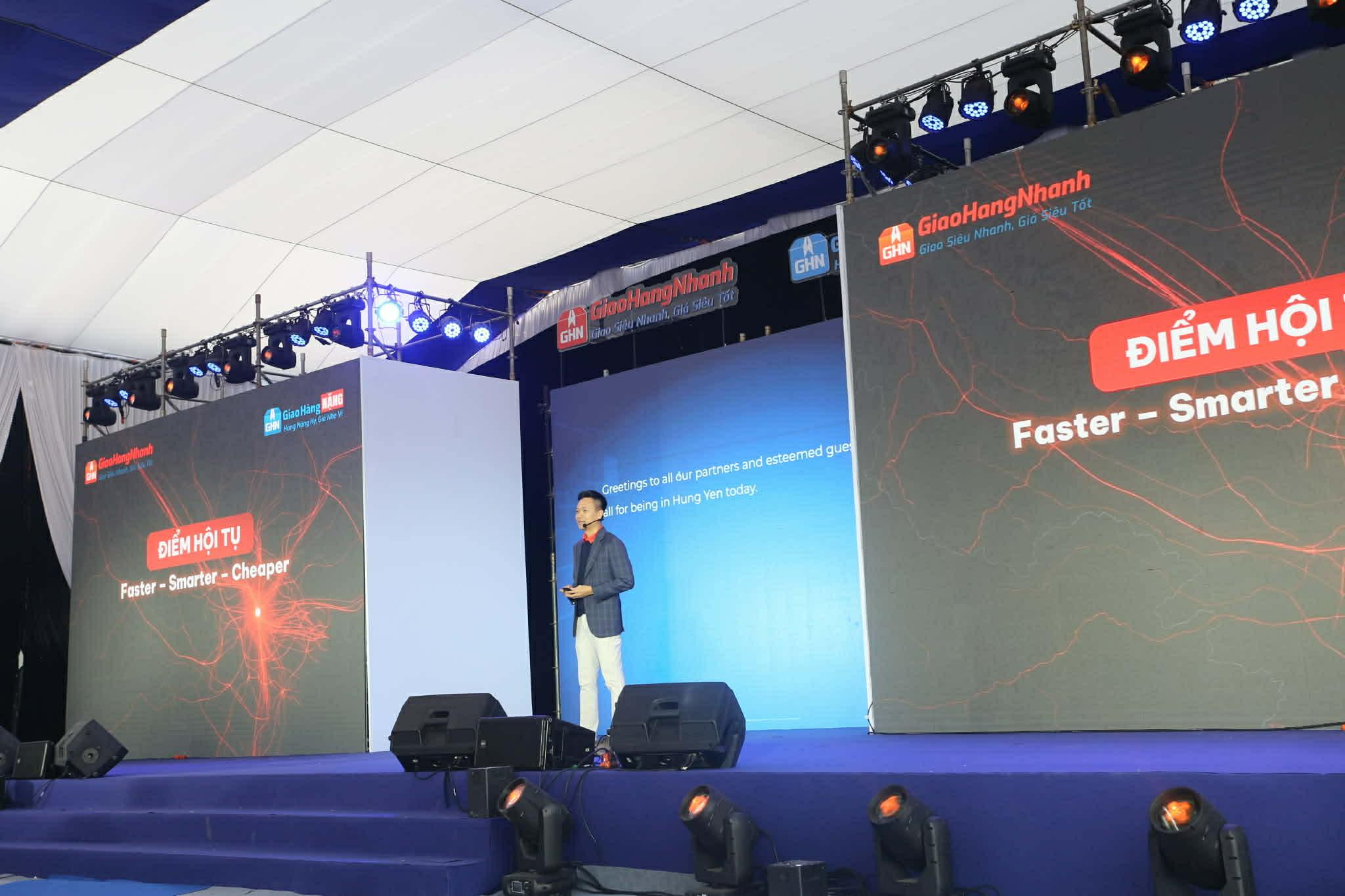 Ông Lương Duy Hoài – Giám đốc Giao Hàng Nhanh (GHN) phát biểu tại buổi lễ khai trương Trung tâm Trung chuyển GHN.