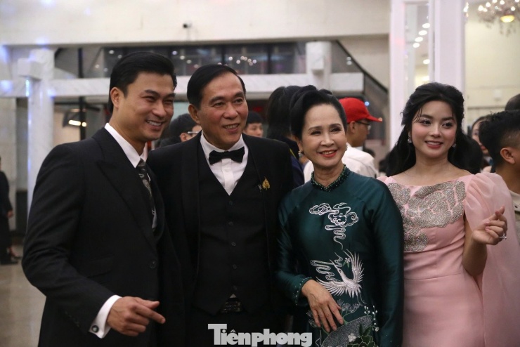 Tối 15/1, Lễ trao giải Cánh diều 2025 diễn ra tại rạp Đại Nam (Hà Nội). Giải thưởng bộc lộ không ít khó khăn về cơ chế, tài chính, đặt ra thách thức đối với việc duy trì uy tín và đổi mới quản lý. Dù quy mô thu hẹp so với năm 2024, Hội Điện ảnh vẫn nỗ lực tổ chức lễ trao giải với sự tham gia của hàng trăm diễn viên, đạo diễn, người hoạt động trong lĩnh vực văn hóa nghệ thuật. Vào phút chót, Hội Điện ảnh xoay xở được kinh phí tổ chức và tiền thưởng cho nghệ sĩ.