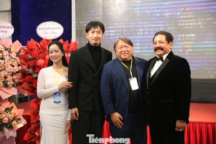 Lễ trao giải quy tụ dàn đạo diễn, diễn viên phim doanh thu trăm tỷ đồng.