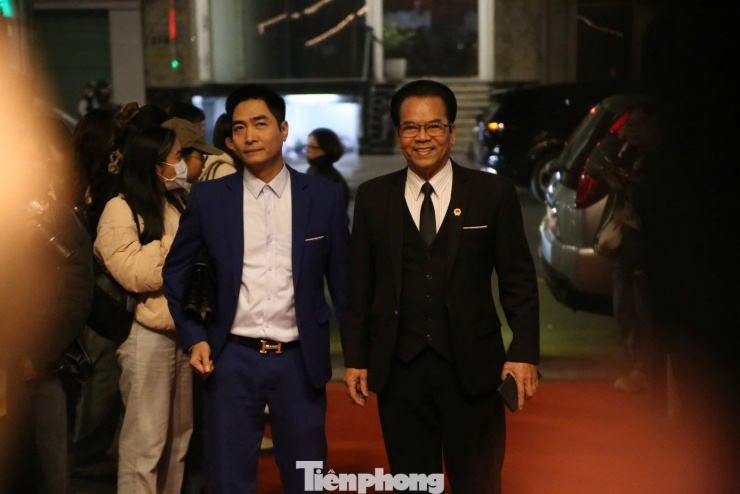 NSND Trần Nhượng dự lễ trao giải tối 15/1.