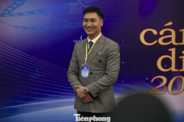 Diễn viên Mạnh Trường đang gây ấn tượng với vai Triển trong Lằn ranh - phim chính luận phát sóng giờ vàng.