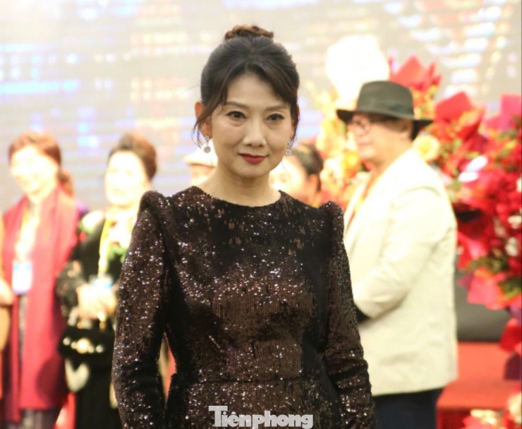 NSND Mỹ Uyên có mặt ở lễ trao giải từ sớm.