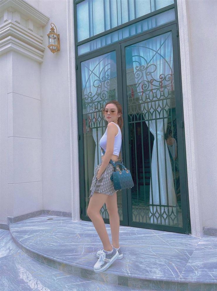 Kiến trúc của căn biệt thự khiến nhiều người liên tưởng tới những toà lâu đài.