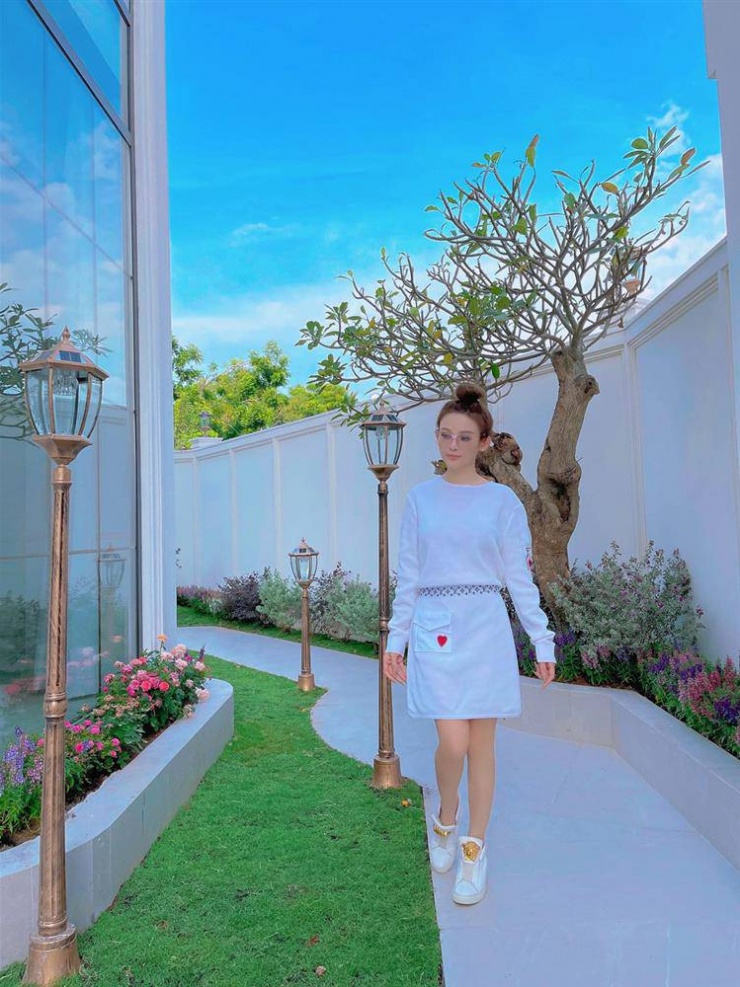 Bất cứ góc nào trong ngôi nhà cũng trở thành một nơi chụp ảnh quá chất.