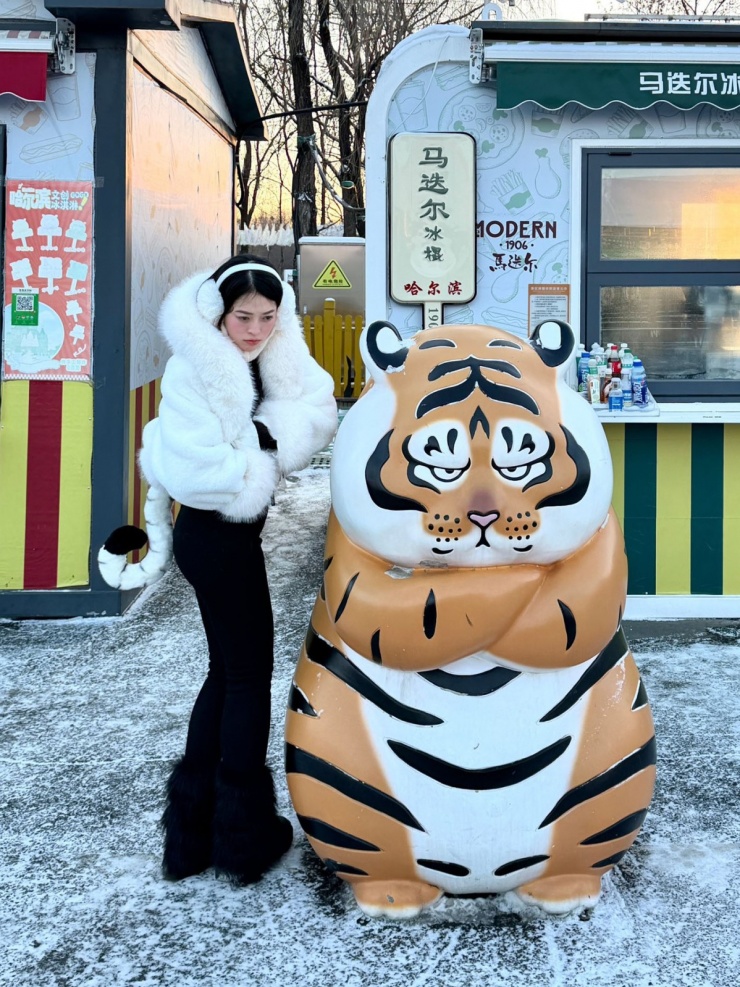 Ảnh sao 16/1: Hai con Cường Đôla diện áo thun chục triệu đồng - 8