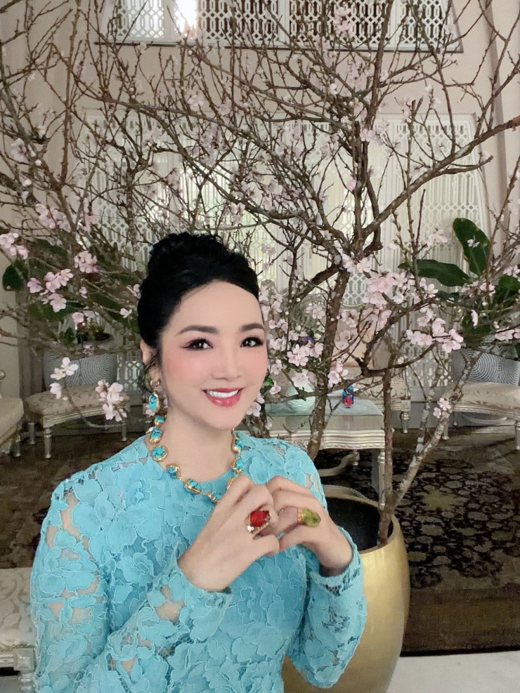 Ảnh sao 16/1: Hai con Cường Đôla diện áo thun chục triệu đồng - 9