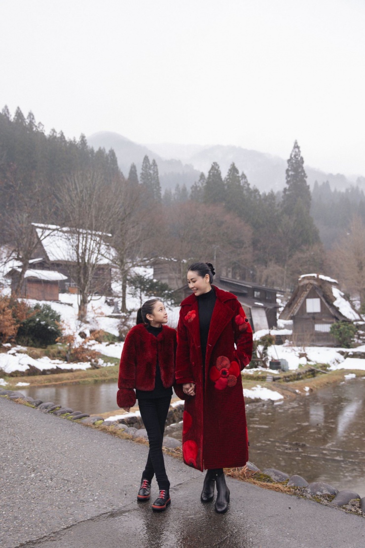 Viann là con út của hoa hậu Hà Kiều Anh và doanh nhân Huỳnh Trung Nam. Nhóc tỳ thừa hưởng nhiều nét đẹp từ mẹ, được khen ra dáng tiểu thư quý tộc từ nhỏ.