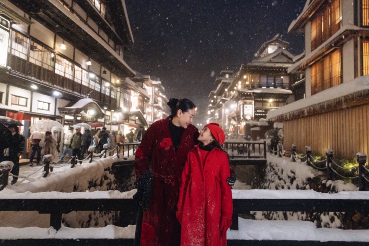 Ái nữ nhà Hà Kiều Anh yêu thích thời trang, nghệ thuật giống mẹ và biết tạo dáng, diễn xuất trước ống kính từ nhỏ. Bé được dự đoán lớn lên sẽ thành mỹ nhân nổi bật của showbiz Việt.