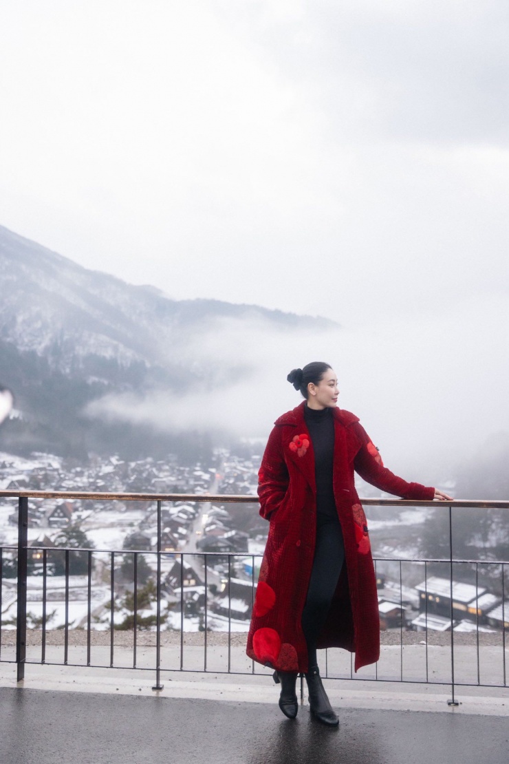 Ở tuổi gần 50, Hoa hậu Việt Nam 1992 Hà Kiều Anh vẫn giữ được sức hút với vẻ ngoài trẻ trung, phong cách thời trang tinh tế.