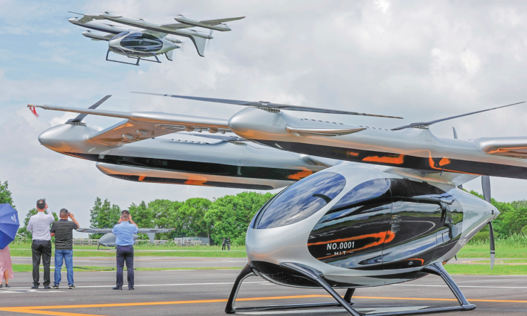 Nhà sản xuất máy bay cất cánh và hạ cánh thẳng đứng chạy điện (eVTOL) của Trung Quốc Autoflight bàn giao mẫu CarryAll V2000CG tại Thượng Hải vào tháng 7/2025. Ảnh: VCG