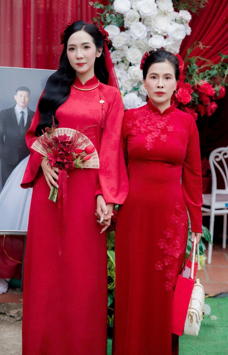 Huế và mẹ đẻ của cô&nbsp;