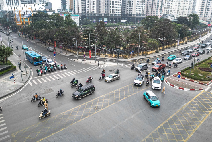 Việc xén vỉa hè, mở rộng mặt đường tại nút giao Lê Văn Lương - Hoàng Minh Giám - Nguyễn Tuân đã tạo ra những thay đổi rõ rệt về hạ tầng giao thông.