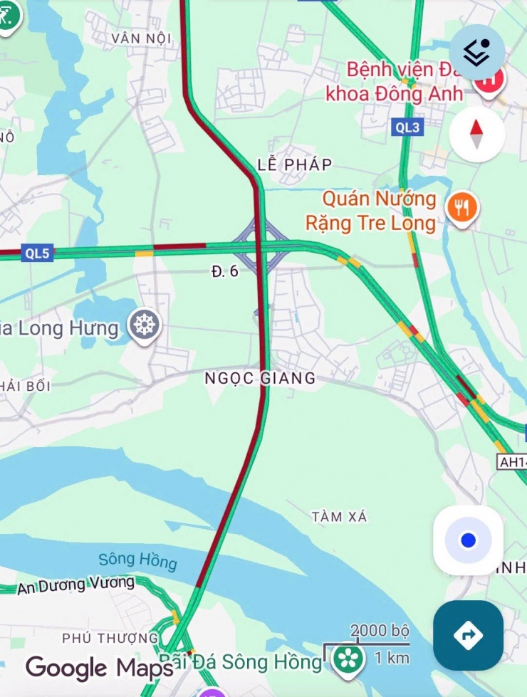 Trên bản đồ hướng về trung tâm thành phố lúc hơn 19h vẫn báo ùn tắc giao thông.