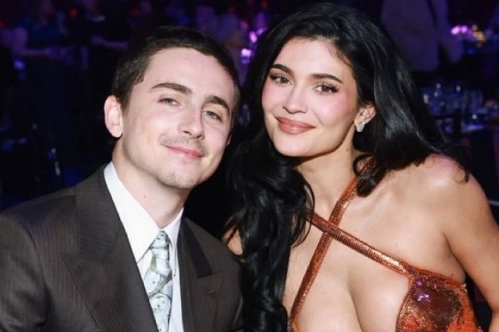 Timothée Chalamet và Kylie Jenner 'sống cùng như vợ chồng'
