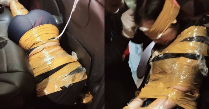 Yang Wang bị tên cướp trói bằng băng keo gần kín người. Ảnh: Mothership