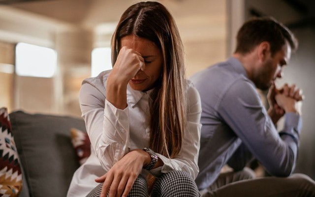 Điều trớ trêu là nhiều người ngoại tình lại thường xuyên nghi ngờ, buộc tội bạn đời không chung thủy. Ảnh minh họa