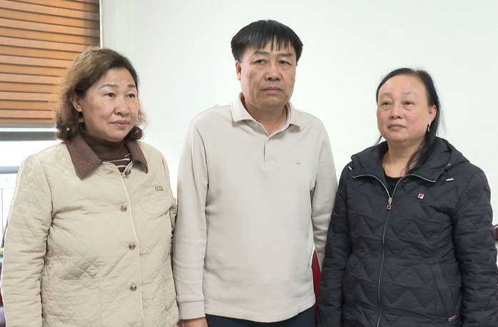 Doanh nhân nổi tiếng Nguyễn Xuân Biên và vợ Vũ Thị Hường (trái) cùng nữ kế toán bị khởi tố. Ảnh: Công an Thanh Hóa