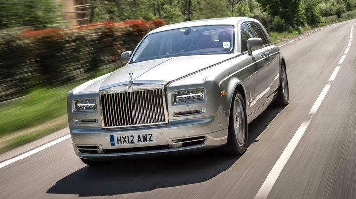 Tổng thống Mỹ Donald Trump sở hữu một chiếc Xe Rolls-Royce Phantom đắt đỏ. (Ảnh: Carbuzz)