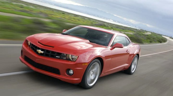 Tổng thống Trump từng được mời lái chiếc Camaro SS. (Ảnh: Carbuzz)