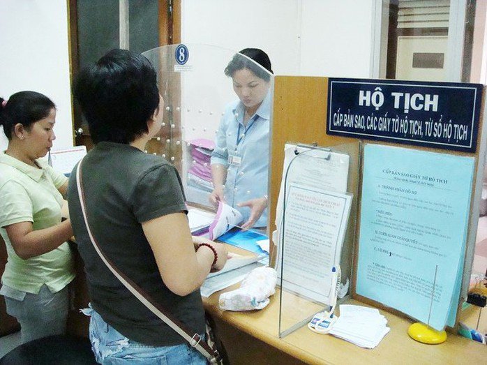 Không bắt buộc xuất trình, nộp bản giấy các giấy tờ tùy thân khi đăng ký hộ tịch nếu thông tin đã có trong hệ thống Cơ sở dữ liệu (Ảnh minh hoạ)