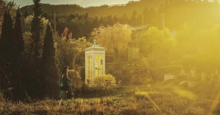 Một cảnh trong phim "Tiếng vọng trong gió", có sự xuất hiện của bốt điện thoại gió. (Nguồn: ATI)