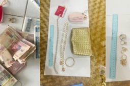 Con trai rủ cậu họ đến nhà cuỗm gần 1 tỷ tiền, vàng của cha mẹ