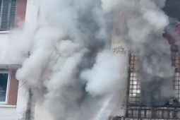 Cháy dữ dội tại một chung cư ở Nghệ An