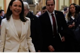 Lãnh đạo phe đối lập Venezuela trao lại giải Nobel Hoà bình cho Tổng thống Trump