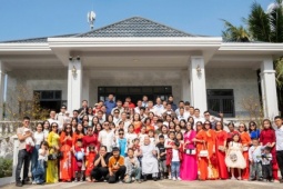 Bộ ảnh đại gia đình Gia Lai gần 100 người gây sốt vì được chụp đều đặn 22 năm