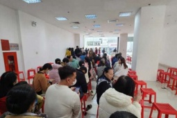 Giá vàng hôm nay mới nhất (16/1) gần 163 triệu đồng/lượng: Người mua ồ ạt kéo đến, nhà vàng "chơi chiêu" lạ