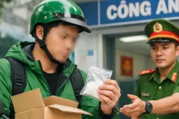 Nghi có ma túy, shipper chở thẳng túi hàng đến đồn công an