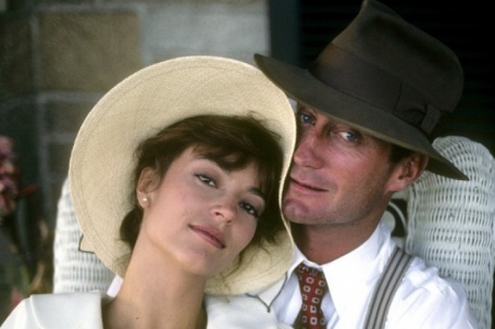 Hôn nhân hạnh phúc hơn 40 năm của cặp sao 'Tiếng chim hót trong bụi mận gai'