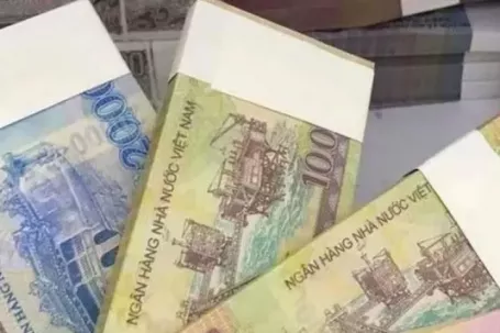 Rầm rộ đổi tiền lì xì Tết