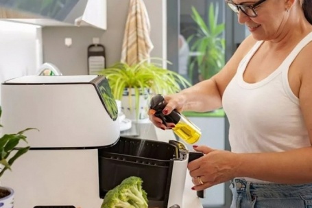 Đầu bếp cảnh báo thói quen khiến nồi chiên không dầu nhanh hỏng