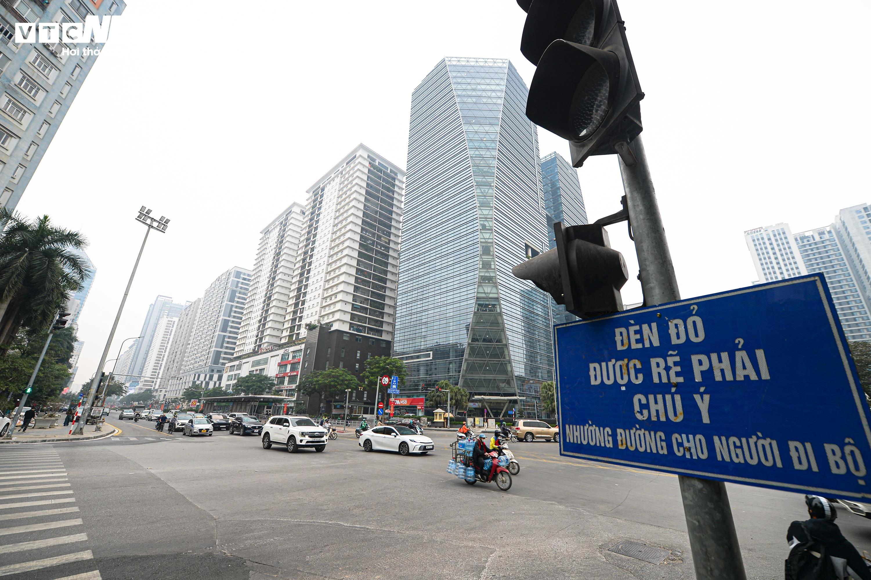 Việc mở rộng giúp tăng khả năng tiếp nhận phương tiện từ Hoàng Minh Giám đổ ra Lê Văn Lương, hạn chế tình trạng dồn xe cục bộ tại khu vực giao cắt.