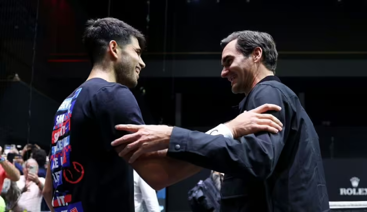 Federer (bên phải) sẽ chưa làm huấn luyện viên ở thời điểm hiện tại