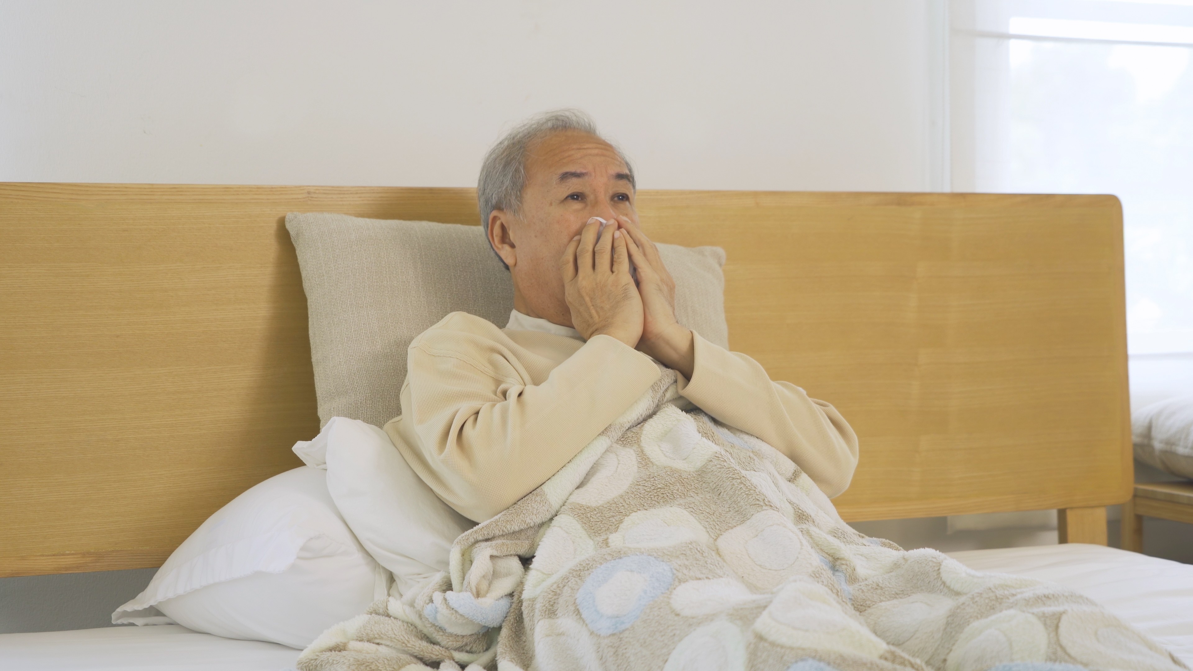 Những triệu chứng ban đầu của cúm ở người cao tuổi thường không rõ ràng, dễ bị bỏ qua. Ảnh minh họa: Shutterstock