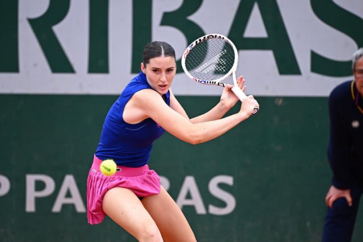 Jacquemot rất thích vén váy khi thi đấu