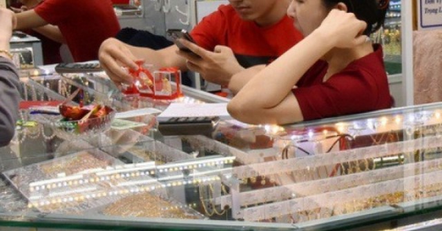 Giá vàng hôm nay 16-1: Sụt giảm rồi bất ngờ tăn...